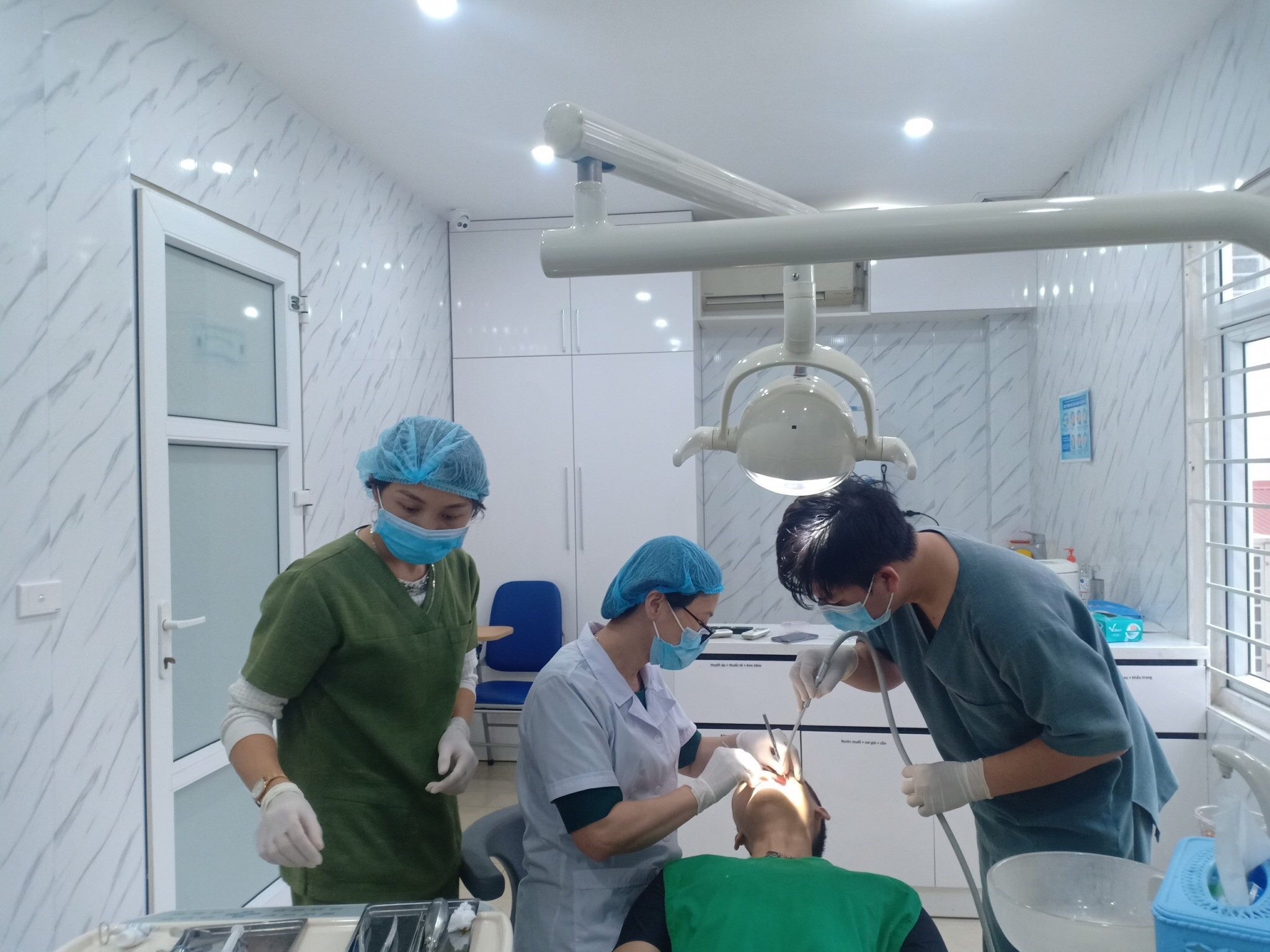 Dr. Hải Yến Yteeth - Nhổ răng số 8